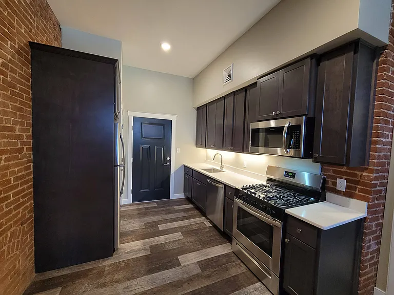 125 Henrietta St — Photo 41