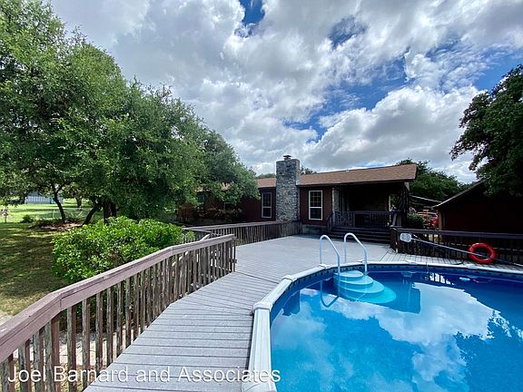3rd image of 408 Laurel Hl