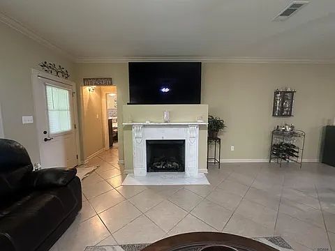 4th image of 6342 Surrey Ln