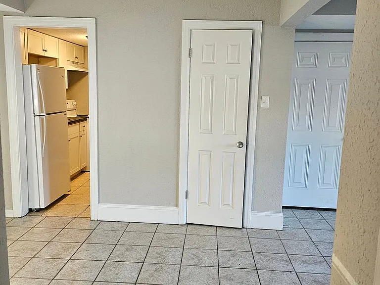 1111 Lincoln Ave — Photo 3