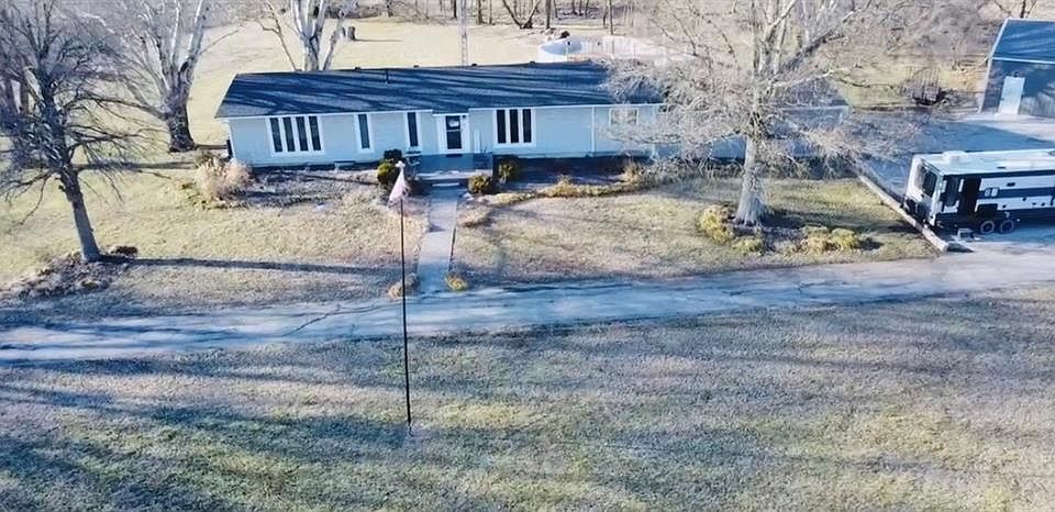 1st image of 22554 Robertson Rd