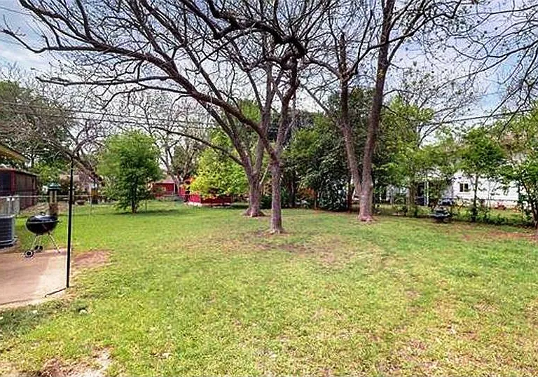 8206 Rockwood Ln — Photo 12