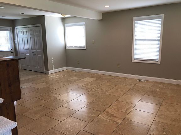 3rd image of 2420 Eastway Dr