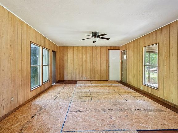 3rd image of 307 Tulip Dr
