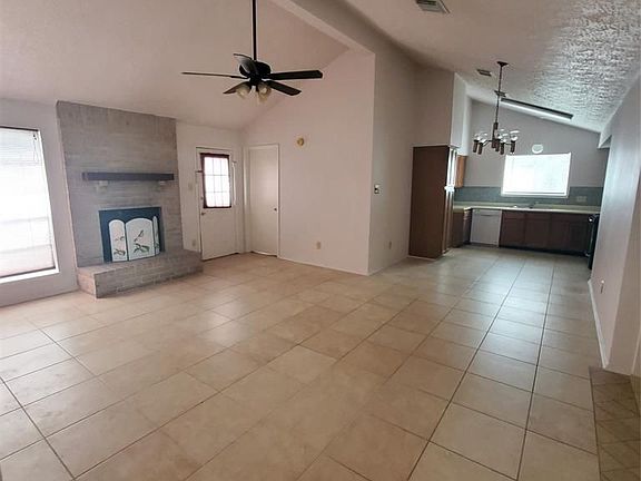 4th image of 5613 Countryaire St