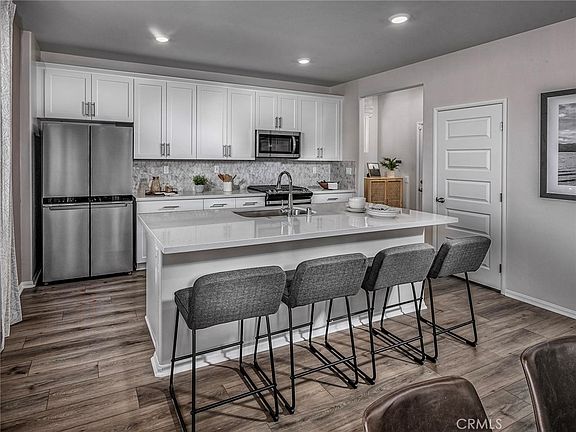 3rd image of 2043 Grapefruit St