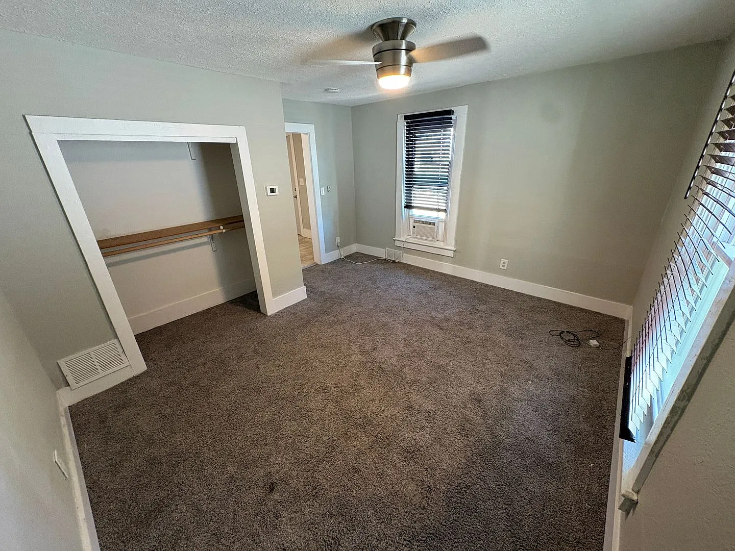 2100 F — Photo 2