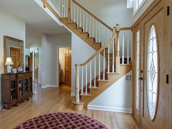 2nd image of 554 Saratoga Dr
