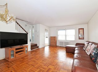 6938 165th St, Fresh Meadows, NY 11365