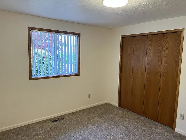 1370 Boone Rd S — Photo 12