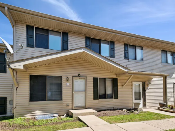 2S758 Winchester Cir W Unit 2, Warrenville, IL 60555