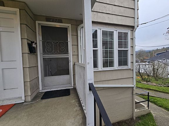 2nd image of 451 NE Winchester St