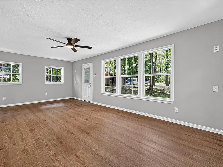 5693 Cessna Dr — Photo 16