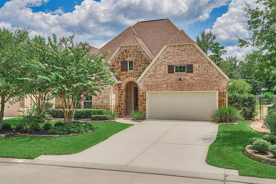 2nd image of 231 Riverbend Crossing Dr