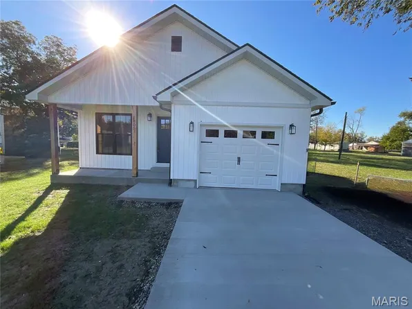 1805 Mary St, Scott City, MO 63780