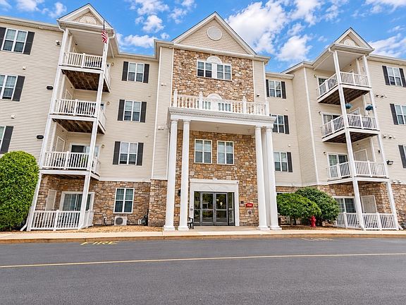 2nd image of 23 Hampshire Rd APT 113