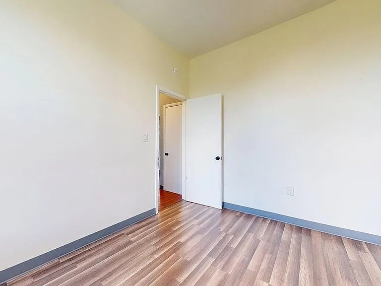 1800 Webster Ave #6 — Photo 20