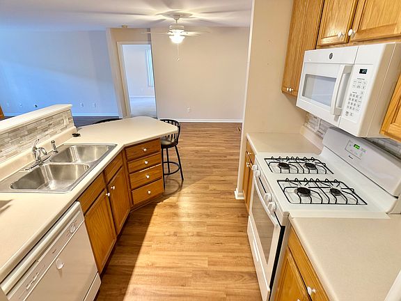 2nd image of 9814 Wildwood Ct Unit 1-C