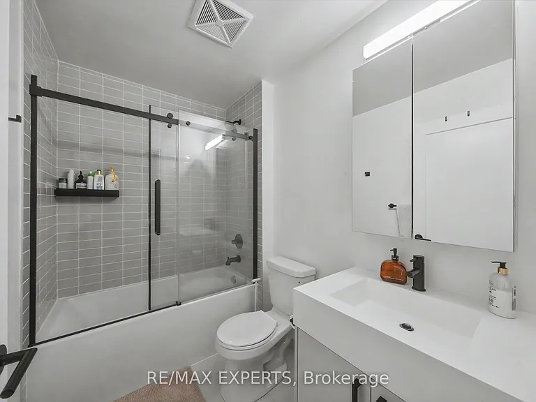 280 Dundas St W #1805 — Photo 31