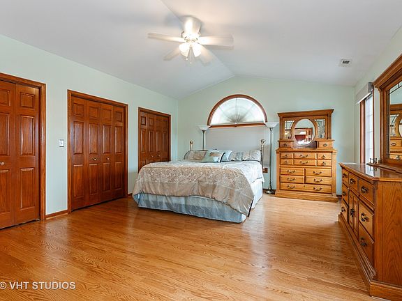 5th image of 11142 Karen Dr