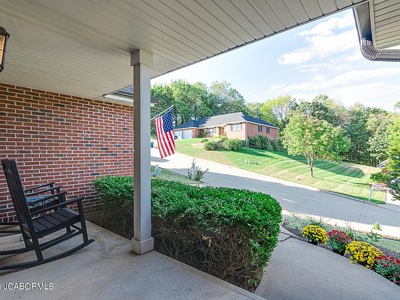 4th image of 3915 Carmel Dr