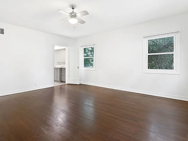 6611 W 6th St — Photo 23