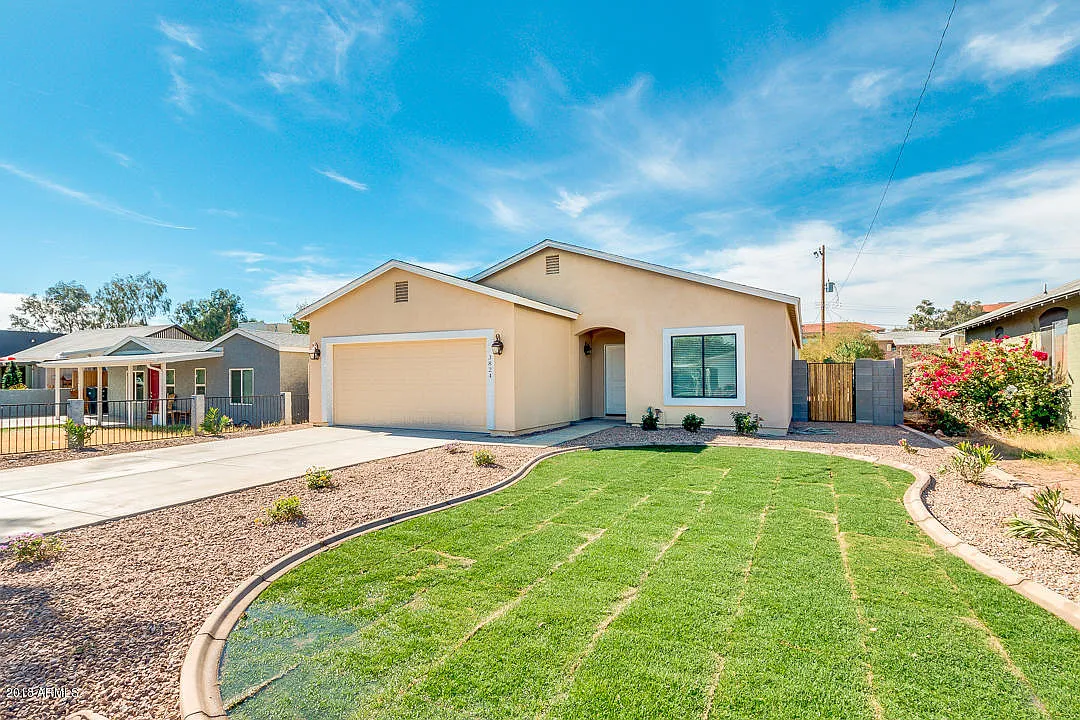 3 bed, 2.5 bath, 2049 sqft, $3,100 — Photo 1