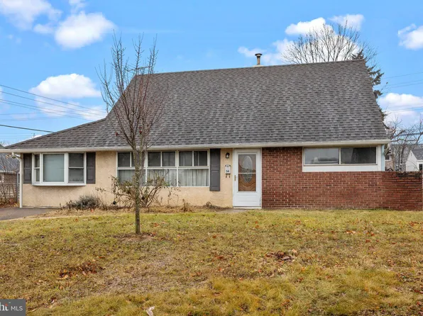 54 Cameo Rd, Levittown, PA 19057
