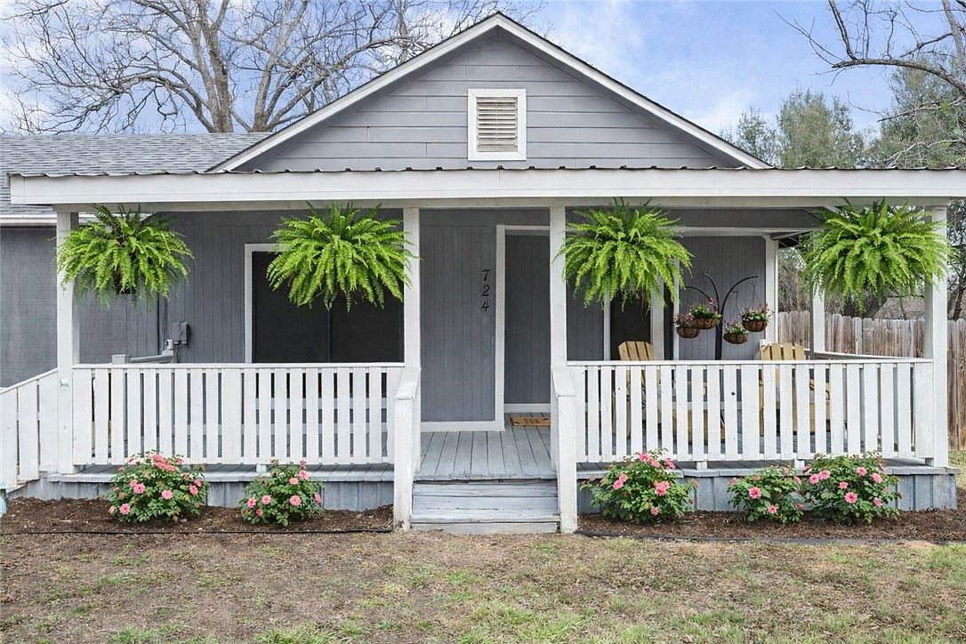 724 Scarbrough St, Rockdale, TX 76567 | Zillow