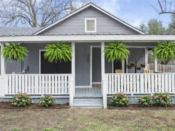 724 Scarbrough St, Rockdale, TX 76567