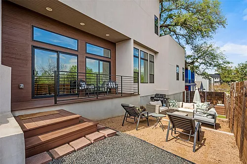 4400 Mount Vernon Dr #B Photo 1