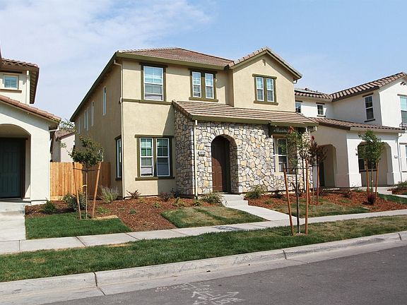 2nd image of 4558 Golden Cedar St