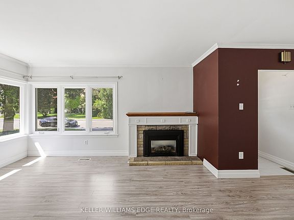 3rd image of 21 Sheridan Ln