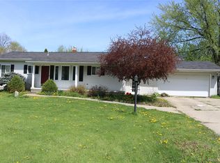 1073 Sarah St, Grand Blanc, MI 48439