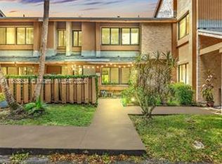 207 Wimbledon Lake Dr, Plantation, FL 33324