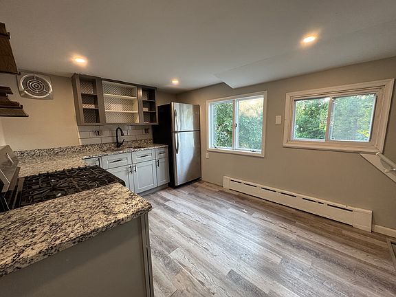 5th image of 112 S Scott Ave #1