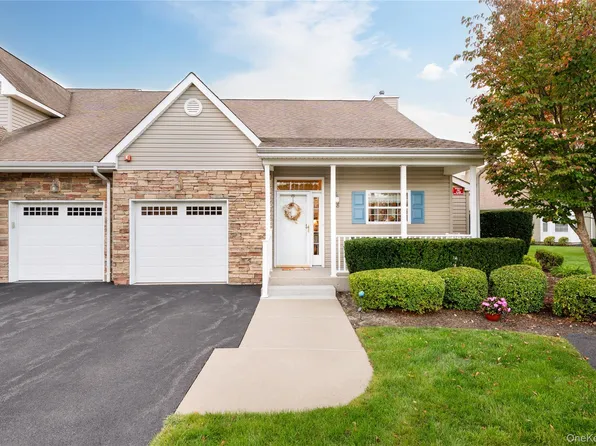 28 Rose Lane #28, Mount Sinai, NY 11766