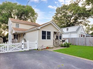 813 Centre Ave, Lindenhurst, NY 11757