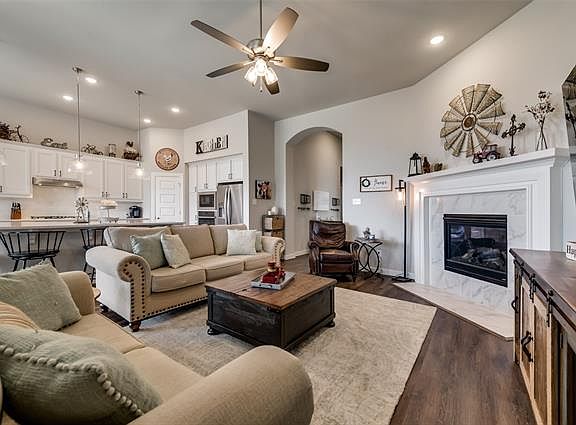 3rd image of 1722 Celebration Ln