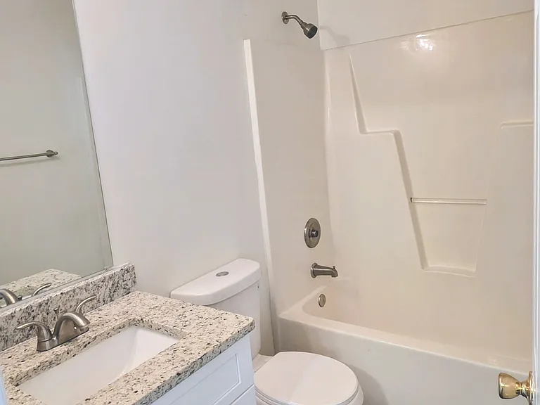 105 Wimbledon Ct — Photo 13