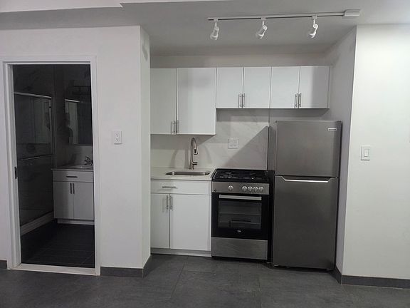 3rd image of 379 E 10th St Ph C