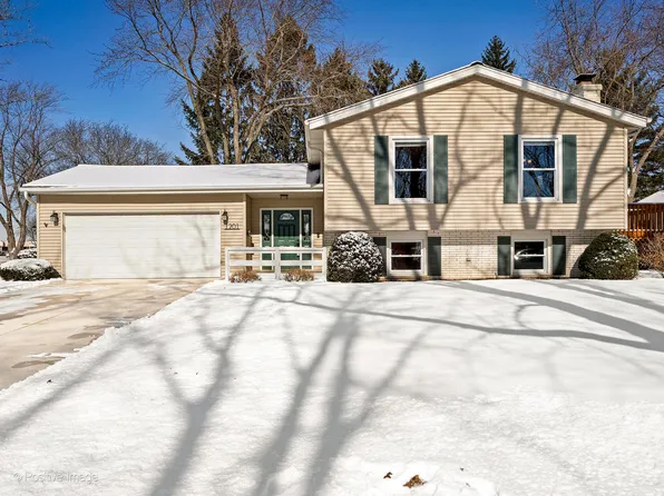 1201 Downing Ct, Wheaton, IL 60189