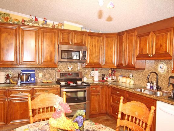 5th image of 8945 SE 57th Dr