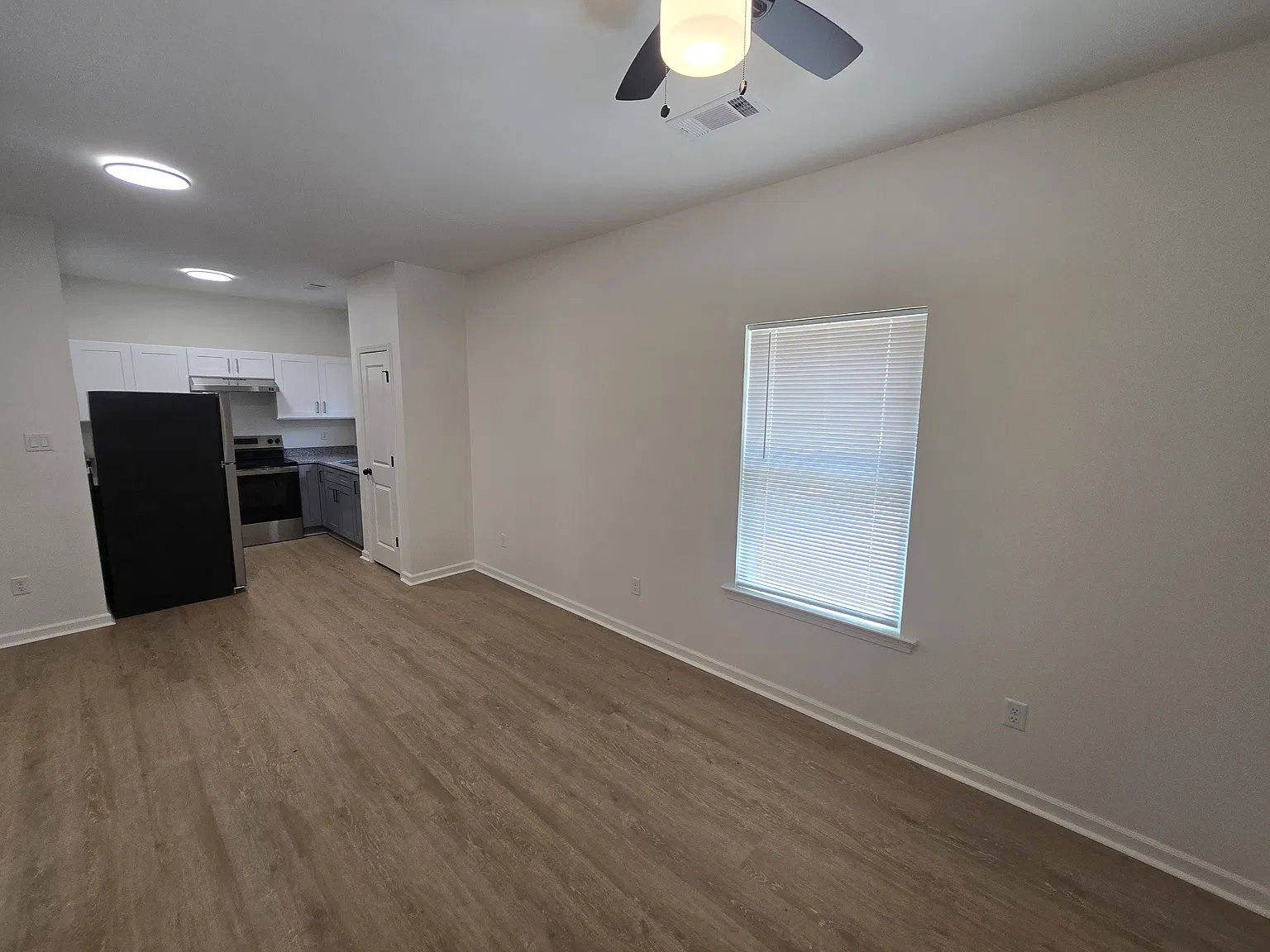 2 bed, 1.0 bath, 675 sqft, $995 — Photo 2