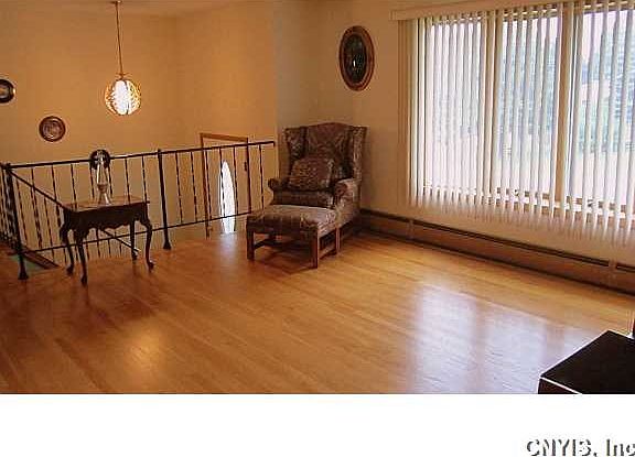 5th image of 104 Canterbury Dr