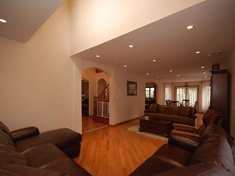 4th image of 6129 214th St