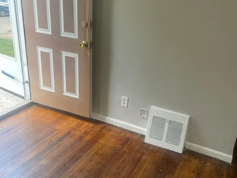21320 Eastwood Blvd — Photo 7
