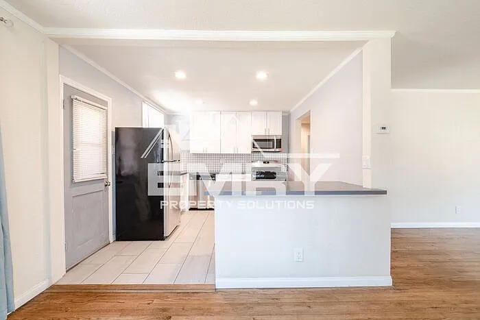 3 bed, 1.0 bath, $3,199 — Photo 4