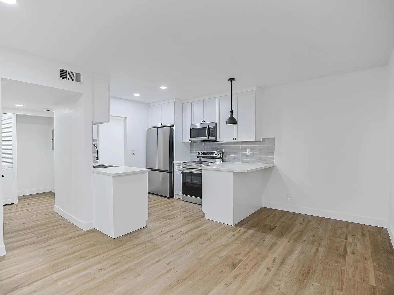 San Pasqual Apartments — Photo 4