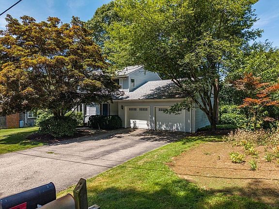 2nd image of 31 Edgewater Rd